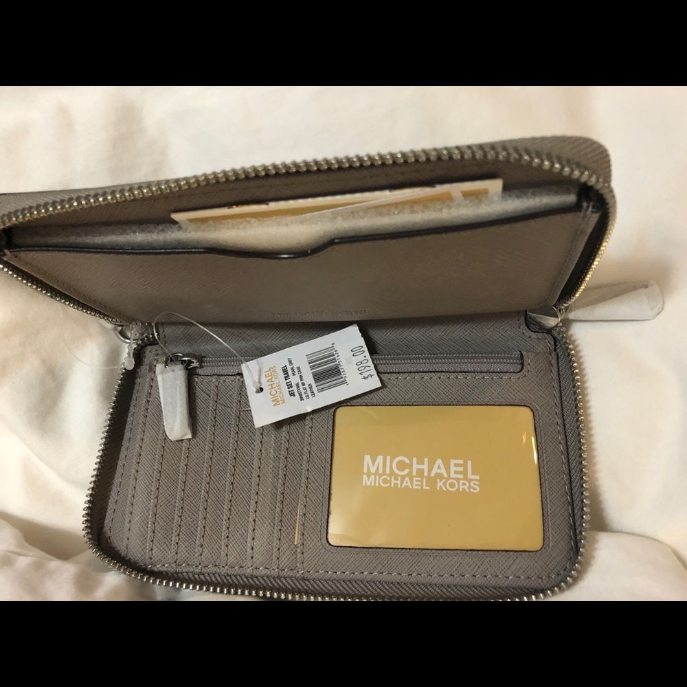 Michael Kors Wristlet Wallet